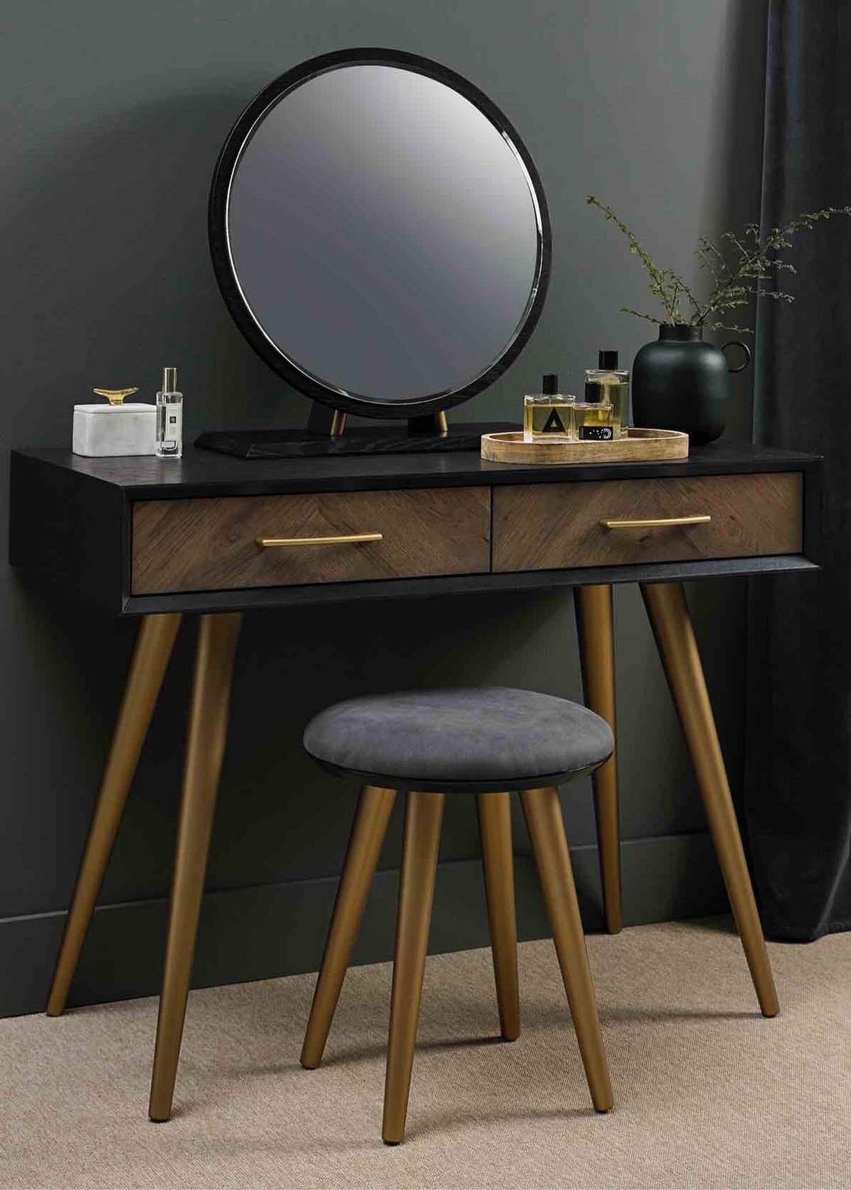 12050_SEO_DRAFT_HOI Improvements_7 Beautiful Blue Bedroom Ideas_5